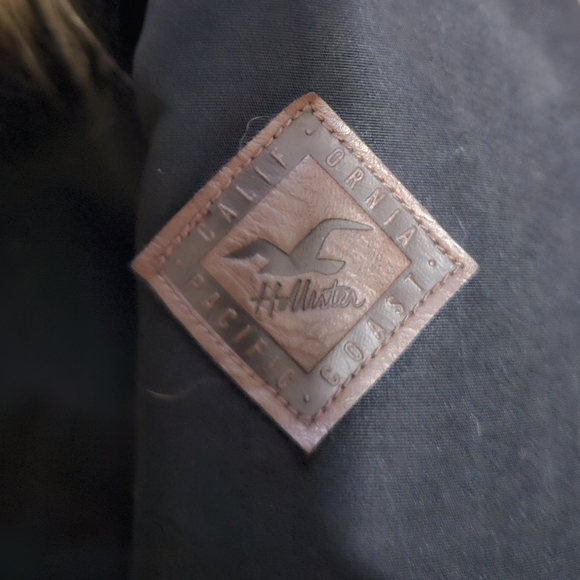 Hollister Black Puffer Jacket with Faux Fur Hood - Picture 4 of 5